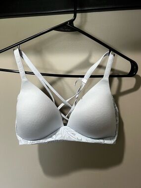 Victoria's Secret White Lace Push-Up Bra with Strappy Crisscross